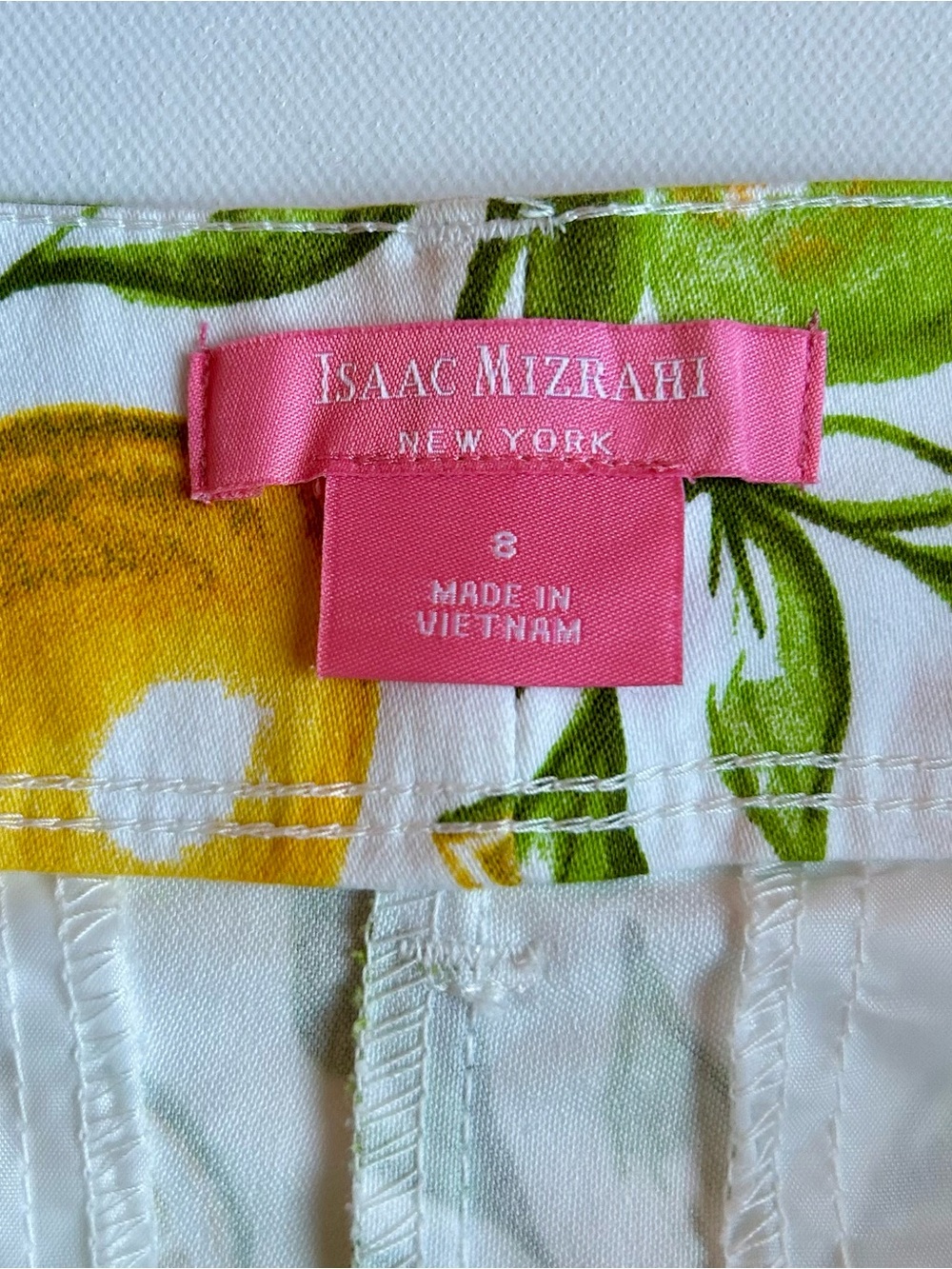 Isaac Mizrahi White Lemon-Print Tailored Shorts Size 8 Preppy Resort Coastal - Picture 2 of 7